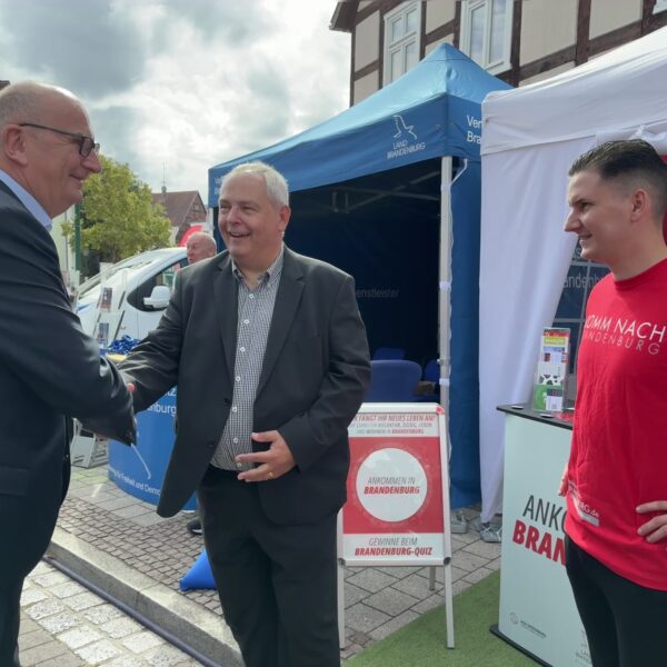 Landesnetzwerk lockt viele Besucher an – Ministerpräsident schaut auch vorbei