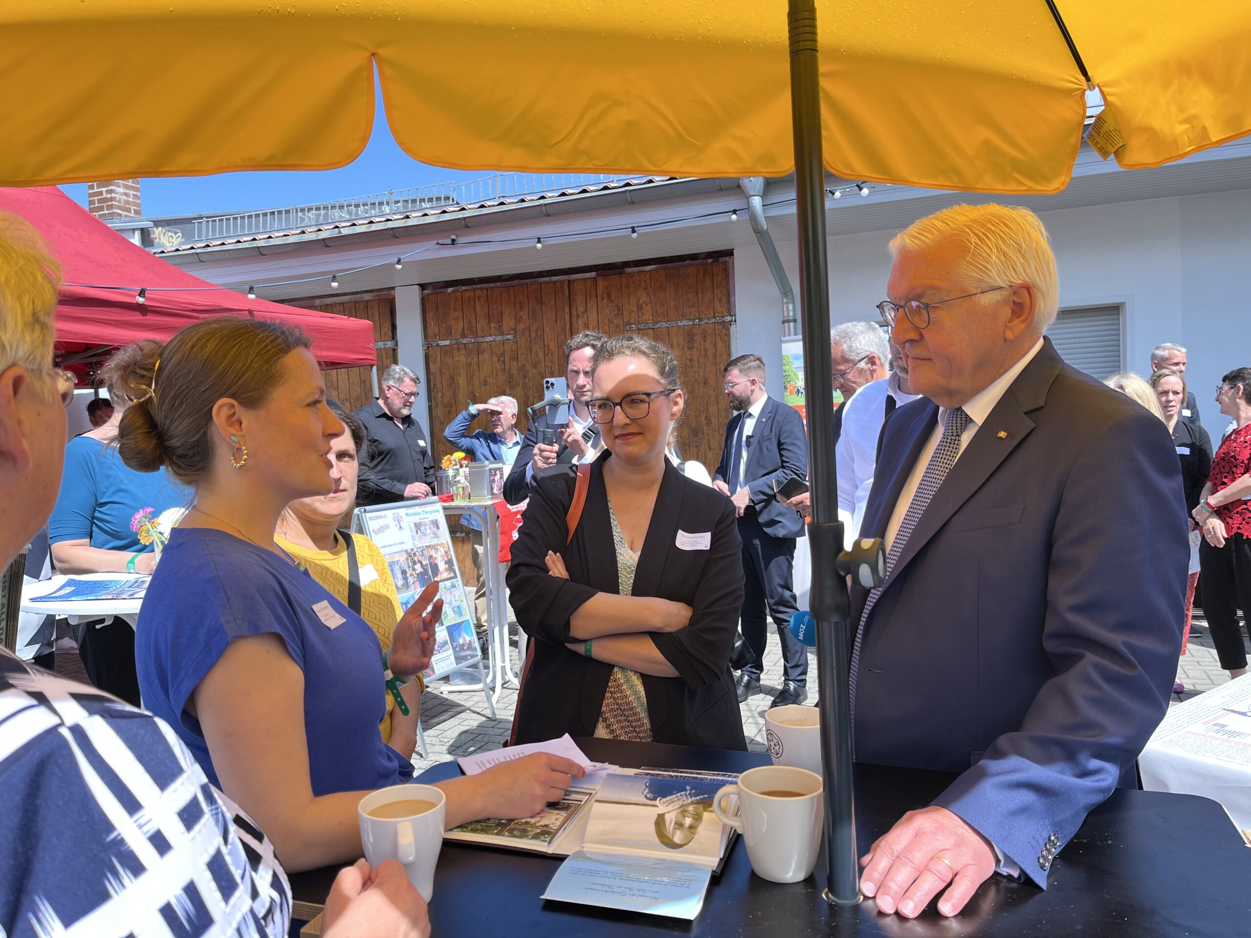 Begegnungsorte auf dem Land: Bundespräsident Steinmeier besucht Rehfelde