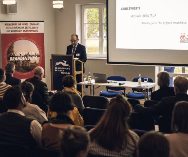 Fachtag 2025 in Wustrau: „Brandenburg gemeinsam gestalten – Zuzug und Zusammenwachsen vor Ort“